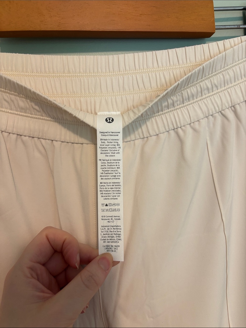 Lululemon Breezily Cropped Pants in Light Ivory (Size M) - Picture 5 of 7